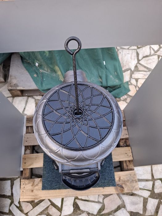 Salamandra a Lenha em Ferro Fundido em Excelente Estado