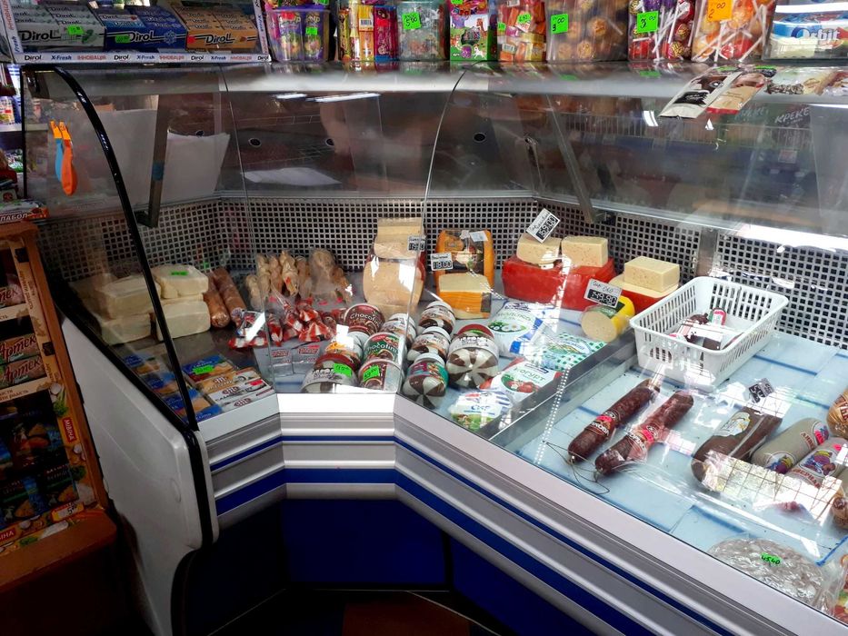 Холодильник вітрина кутова.