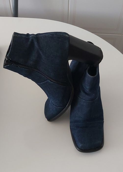 Botas de ganga escura com salto médio. T37