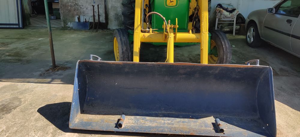 Venda de tractor marca John Deere