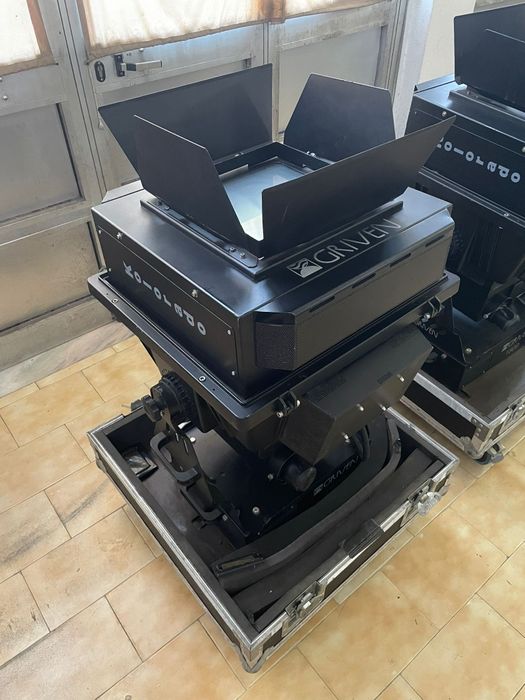 Projetores GRIVEN 1800 Profissionais + Flight Cases
