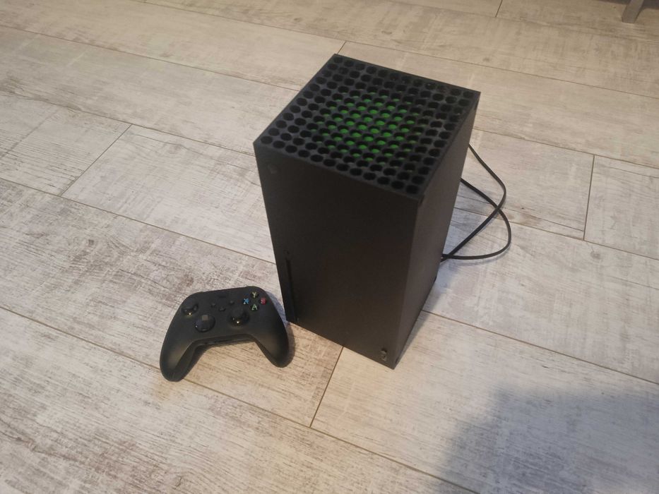 Konsola X-box series X z napędem + pad