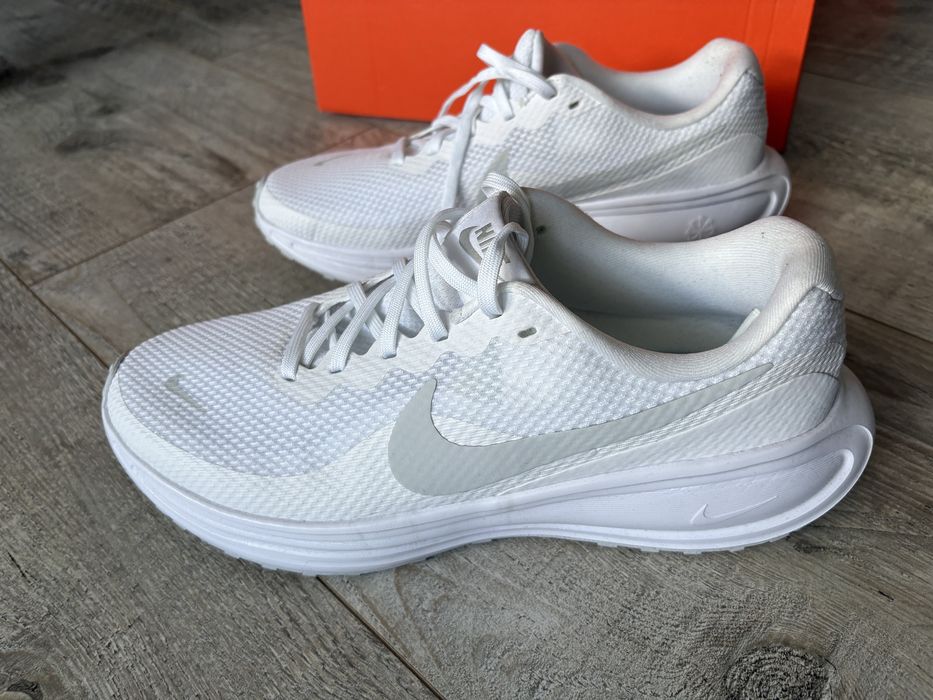 Buty biale Nike Revolution 8