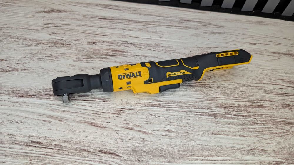 Акумуляторна трищітка DeWalt DCF513 20V ATOMIC (Гайковерт)