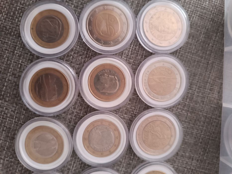 Vendo caixa de moedas e respectivas moedas