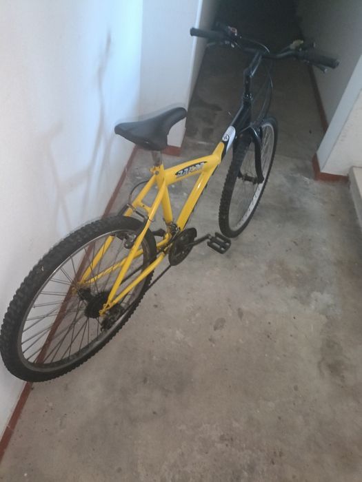 60€ bicicleta roda 26 pegar e andar
