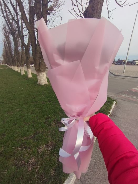 Нежные атласные розы , букетик