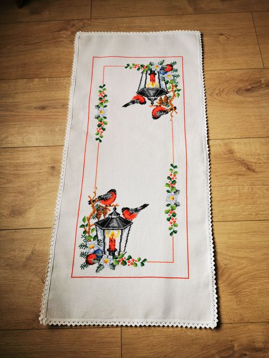 Bieżnik ręcznie haftowany
