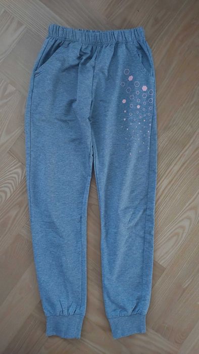 Dres dziewczęcy na 152 cm