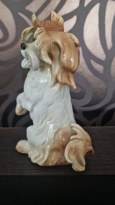 Karl Ens figurka z porcelany pies
