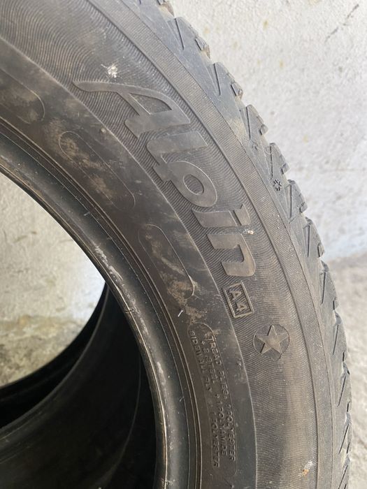 2 Pneus Michelin Alpin 205 60 R16. Muito bom estado conforme fotos.
