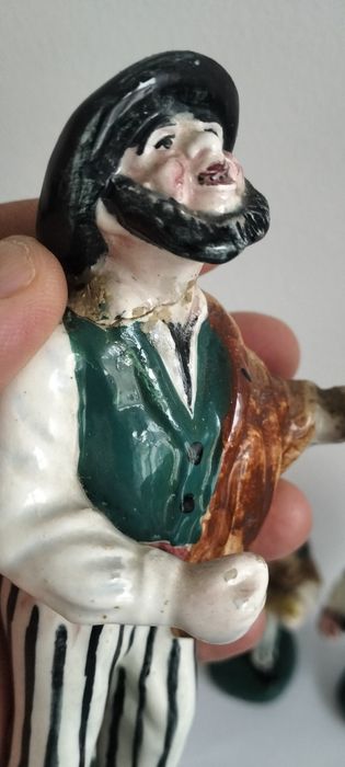 Figuras em faiança