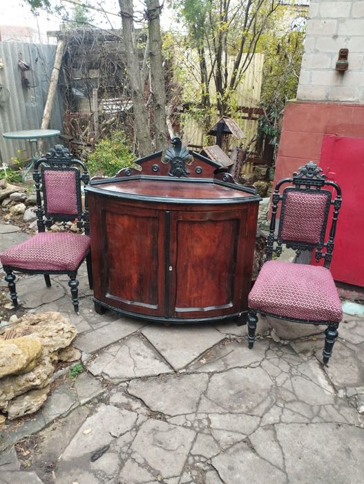 Стулья.  Старинные.    . Кушетка.    Мебель  старинная