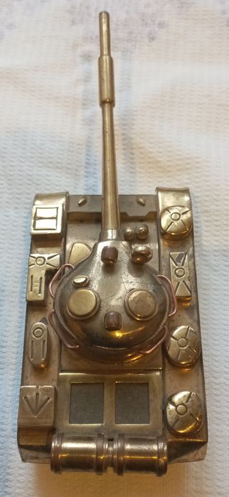 Коллекция- винтаж: сувенирная модель танк