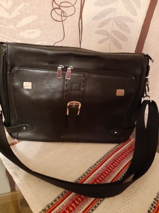 Продам чоловічу кожзам сумку-портфель.