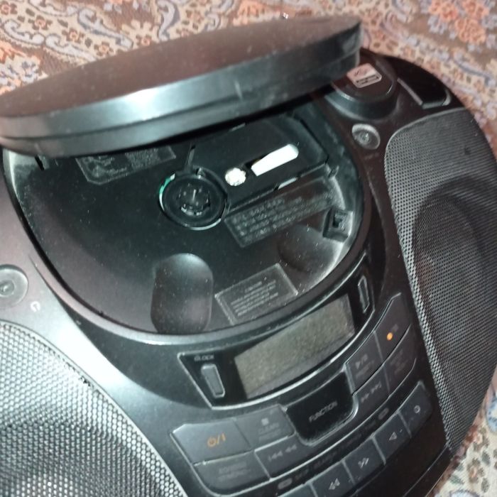 Unikatowy radio-magnetofon-CD-USB z nagrywaniem  cyfrowym i analogowym