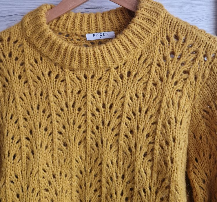 Uroczy sweter miodowy Pieces M