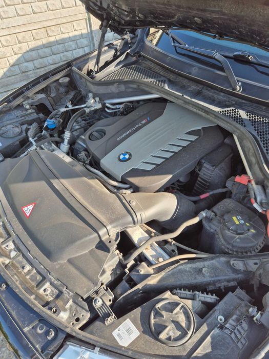 BMW X5 M50D - Polski salon