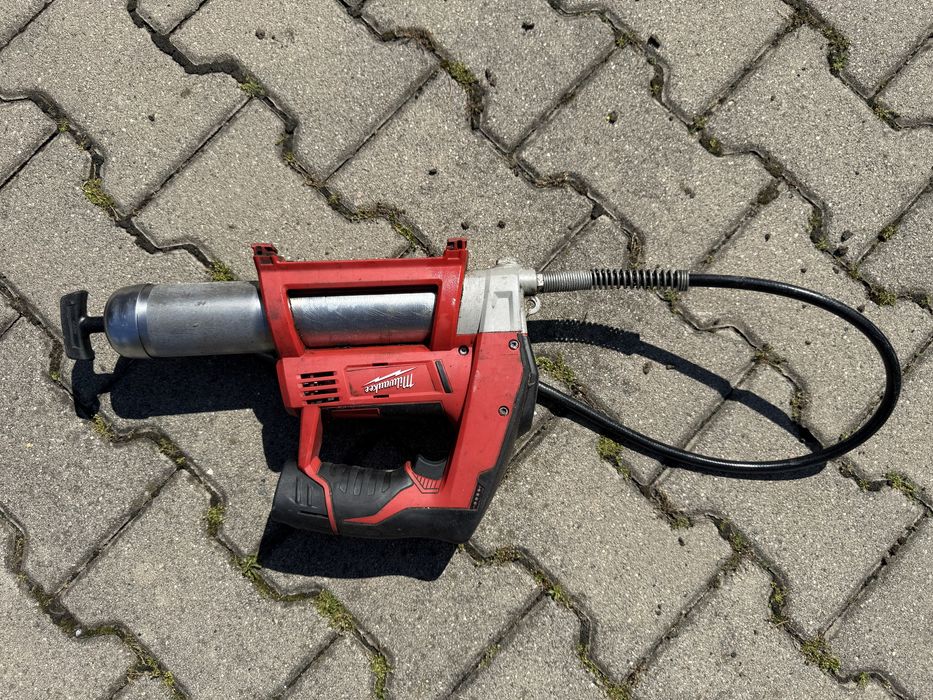 Milwaukee m12 smarownica