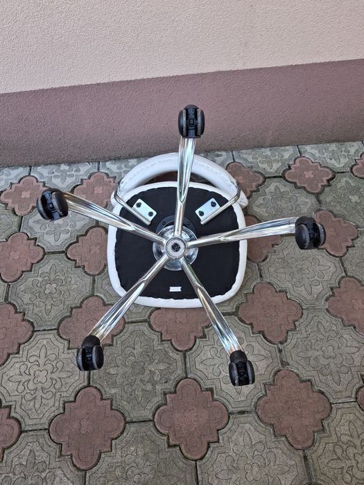 Стул полноповоротний