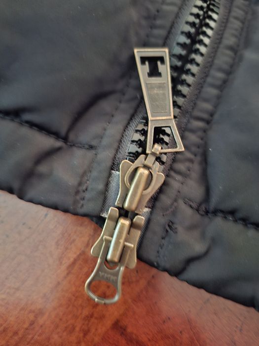 Colete com capuz impermeável