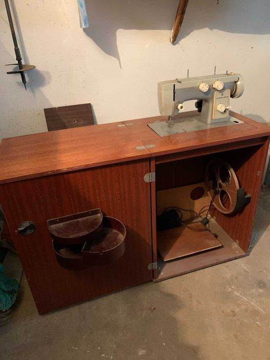 Швейная машинка Чайка