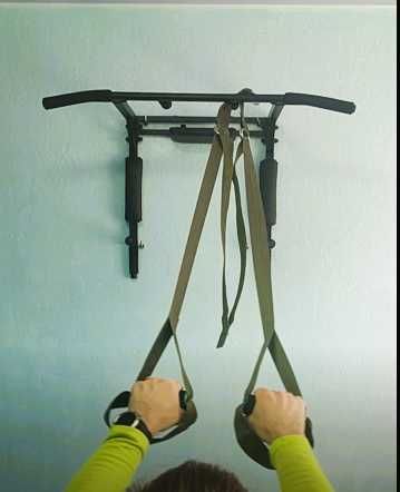 Универсальный домашний турник и тренировочные TRX петли фитнес станция