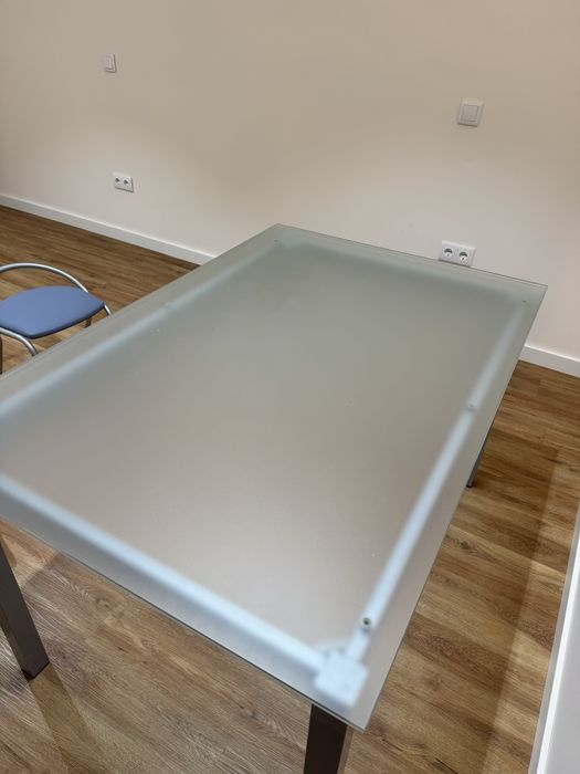Mesa de jantar de vidro