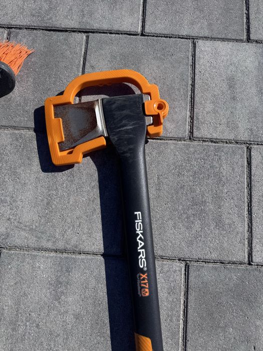 Zestaw fiskars (wertkulator + szczota + łopata + siekiera)