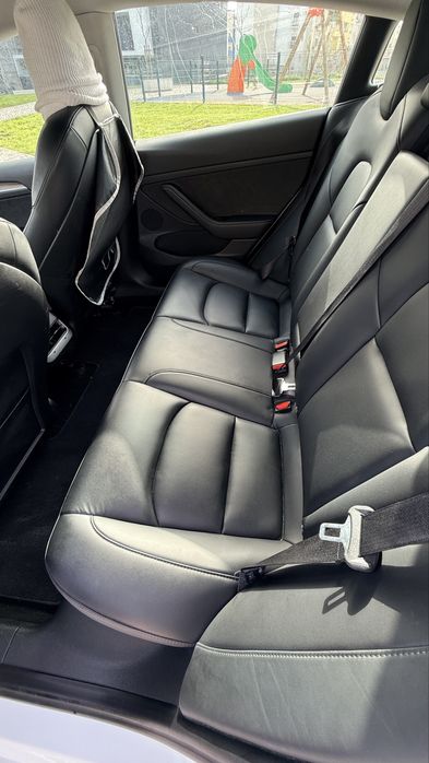 Tesla model 3 longe range