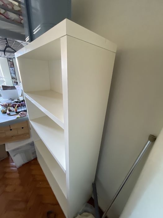 Estantes branca ikea 150x90x32 vermelha e verde