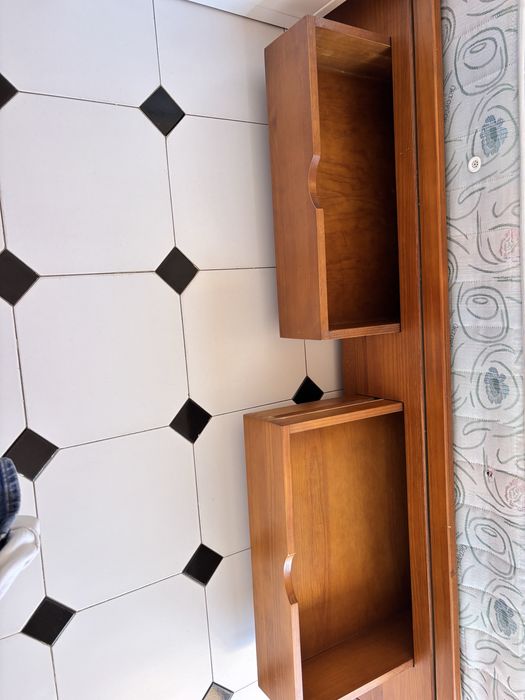 Cama em pinho mel com 4 gavetões + estrado + colchão