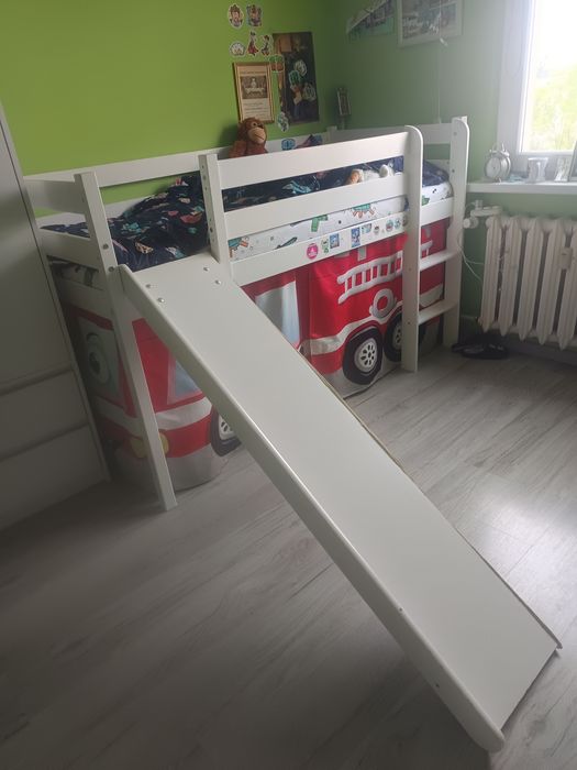 Łóżko dziecięce że ślizgawką