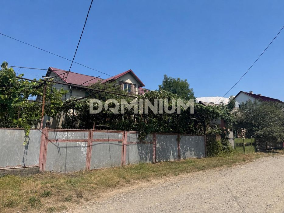 Продається будинок  в м. Хуст .Cертифікат