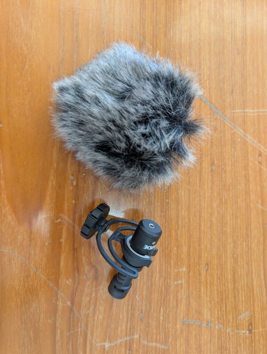 Microfone RØDE VideoMicro + Deadcat (anti-vento) – Impecável
