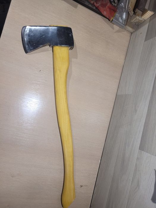 Siekiera 1,7 kg, trzonek 70 cm – solidna, gotowa do pracy