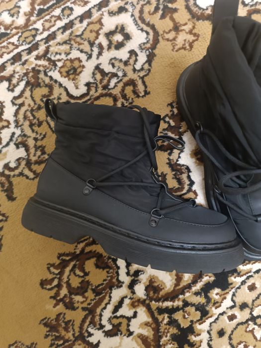 Продам ботінки,чоботи