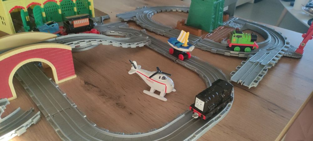 Zestaw Tomek i przyjaciele, Domkowo i dźwig Karolek