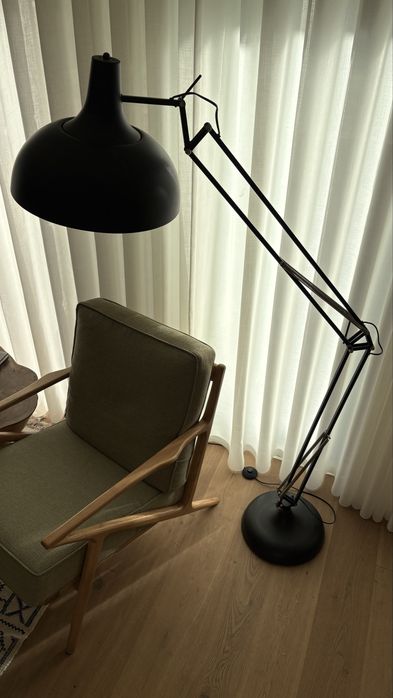 Candeeiro de Pé Articulado AREA | Design Moderno | Excelente Estado | 130€