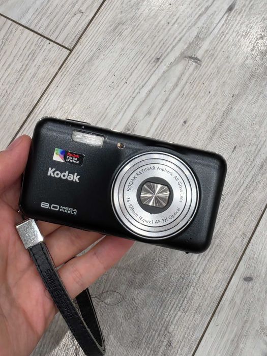 Aparat cyfrowy Kodak EasyShare V803 8.0MP Czarny Retro Y2K Zestaw