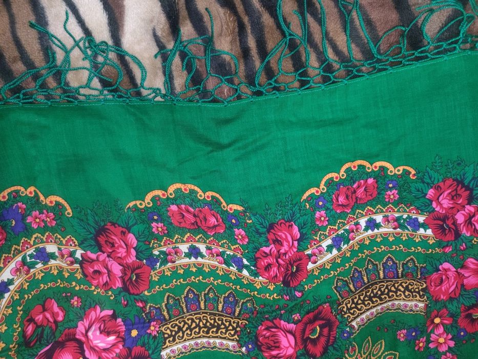 Платок большой новый 125см