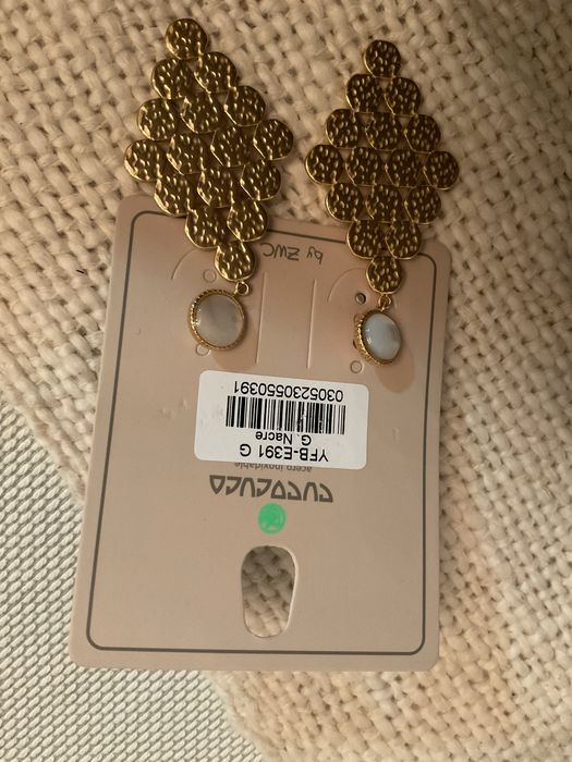 Brincos em dourado