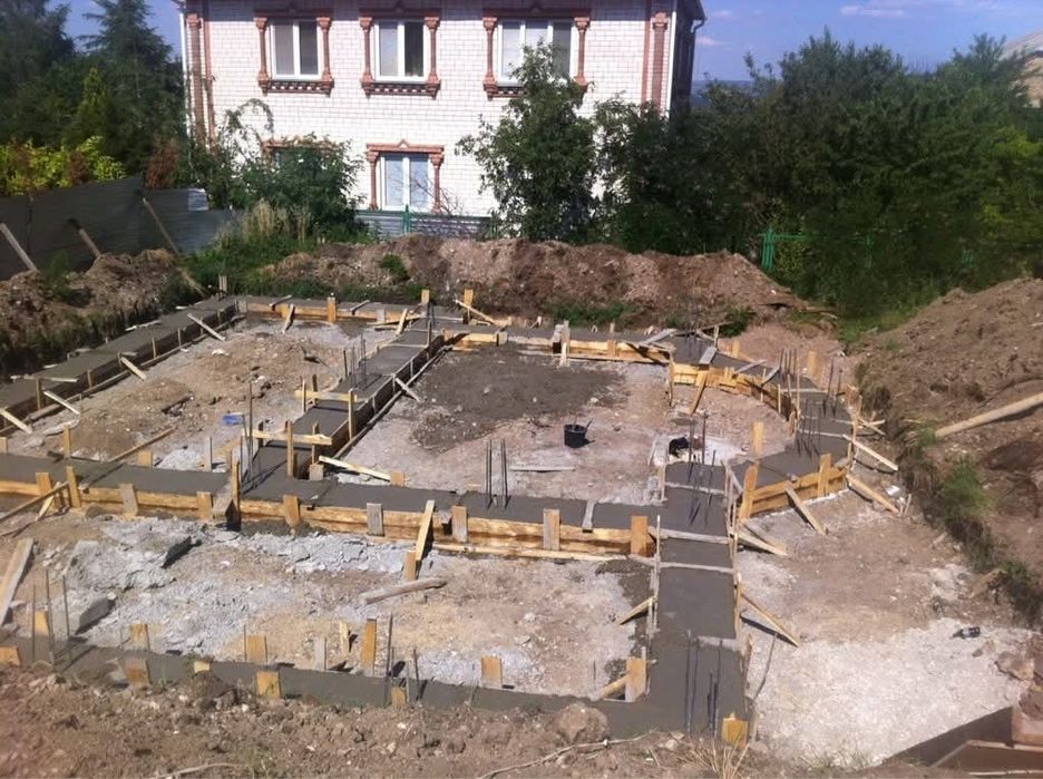 Фундамент. бетонные работы ,стяжка отмостка.