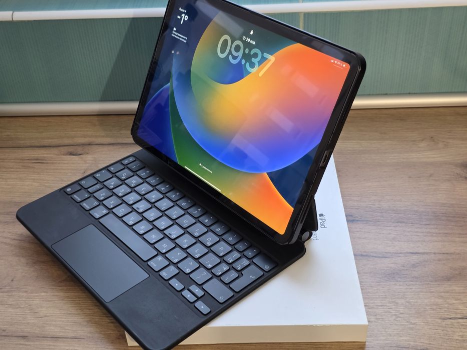 Чохол клавіатура Apple magic keyboard ipad pro 11 ідеальний стан