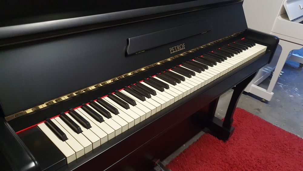Pianino petrof.wysoki model.
