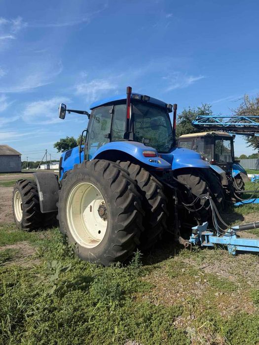 New Holland T8050