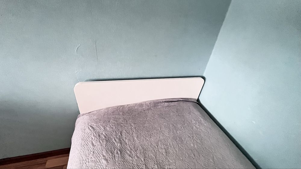 Duas bicicletas e uma cama