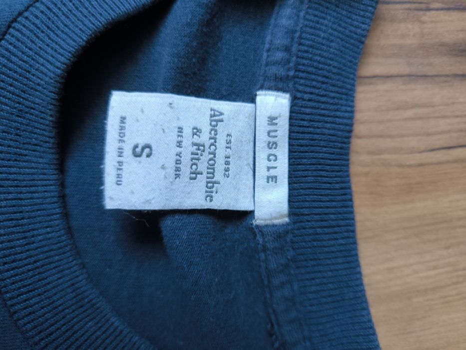 Abercrombie & Fitch t-shirt męski S muscle fit z nadrukiem granatowy