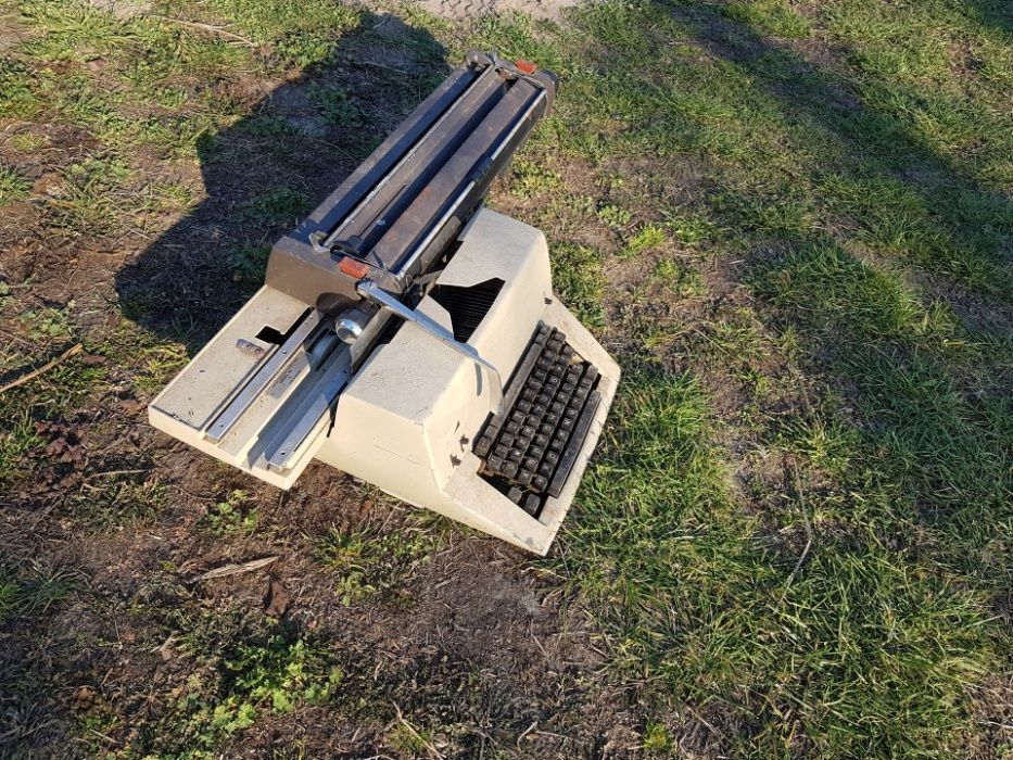 Maszyna do pisania ŁUCZNIK model 1016