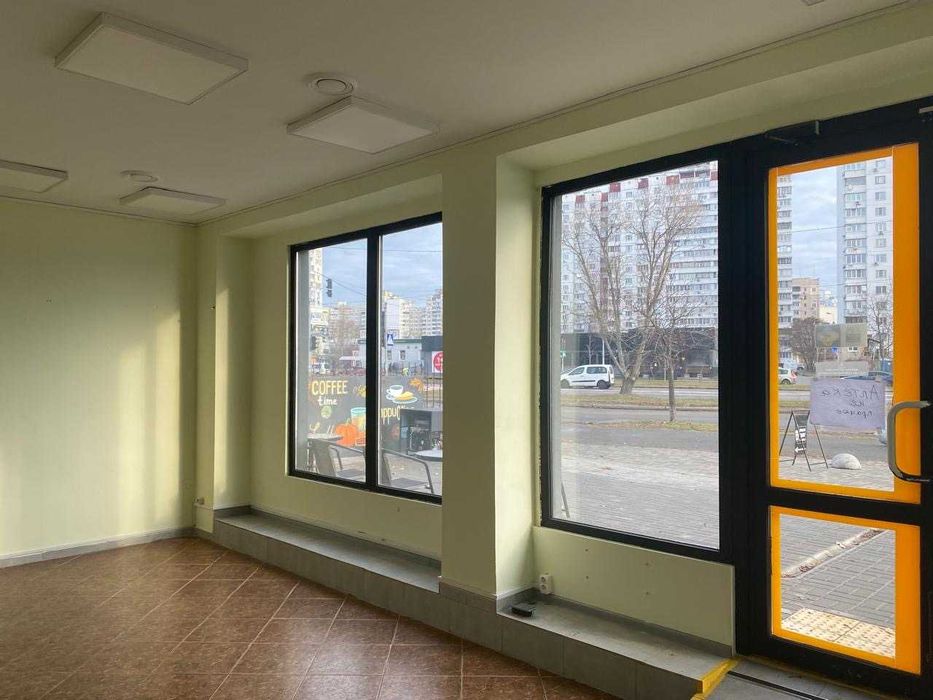 Оренда фасадного приміщення 52 м/2. під аптеку та інше